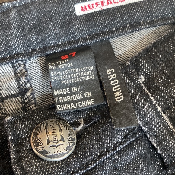 Buffalo jeans by David Bitton size 27 Capri pants in black denim. - Picture 9 of 11